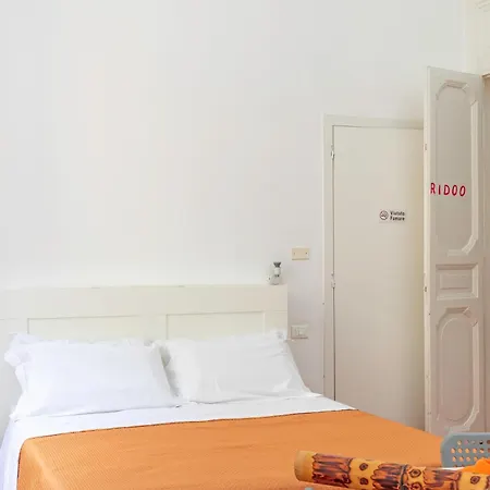 A Casa Di Amici Хостел Палермо