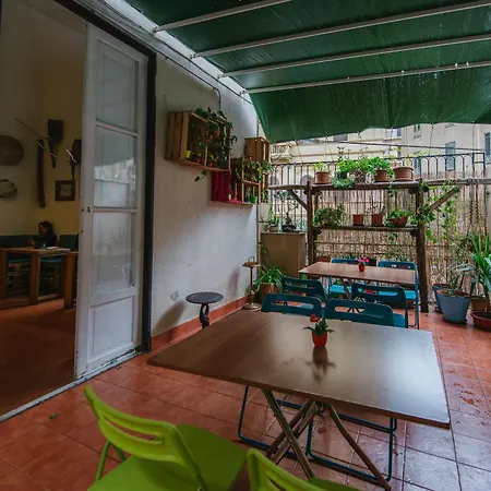 Ostello A Casa Di Amici Palermo